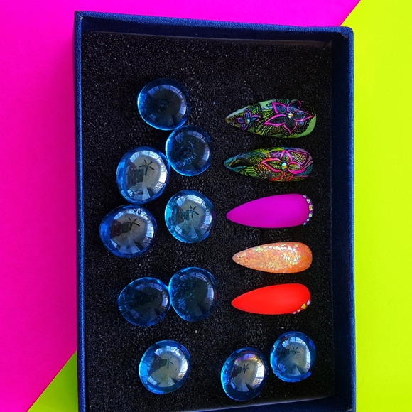 "Caribbean Queen" Reusable Press On Nails - Picture 3 of 8